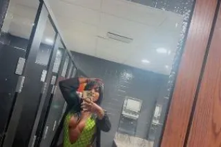 something u wanna see!!! let a baddie come see u - Image 3